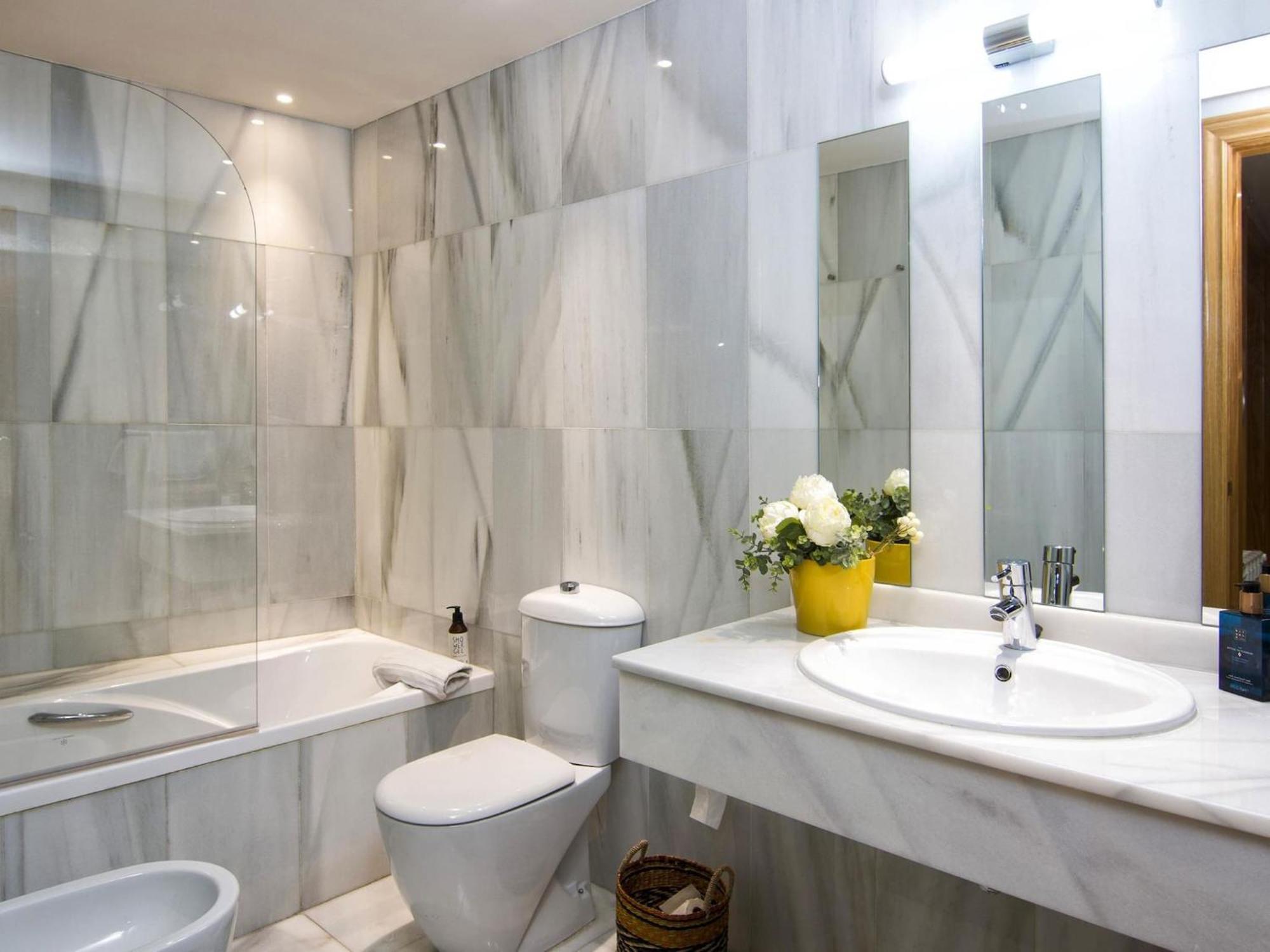 Elegant Town Hall Apartment With Views Granada Luaran gambar